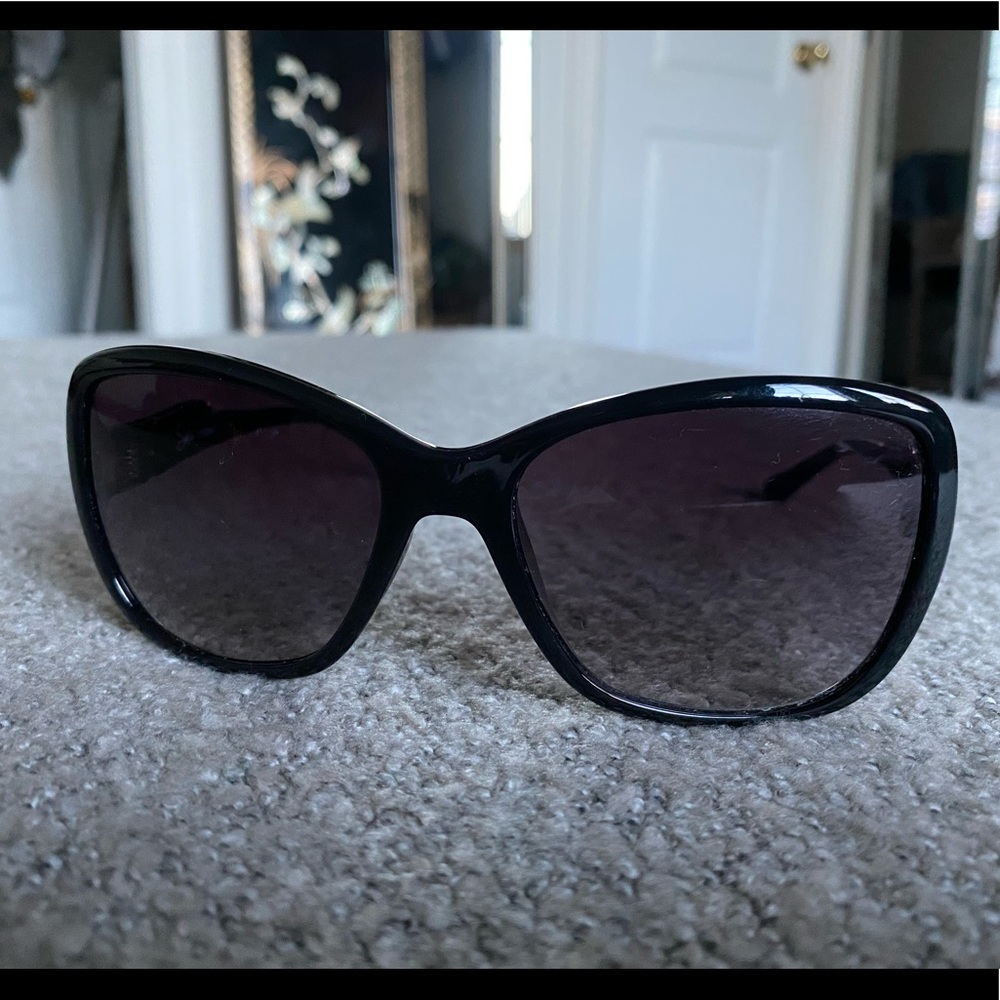 Black cat-eye sunglasses